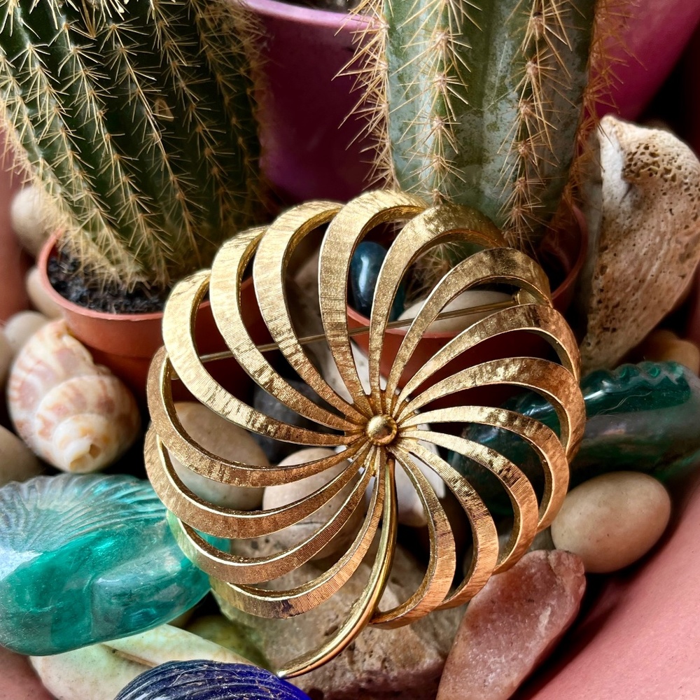 60's - 70's Monet Large Brushed Gold Tone Floral Spray Brooch - Monet Gold Pin